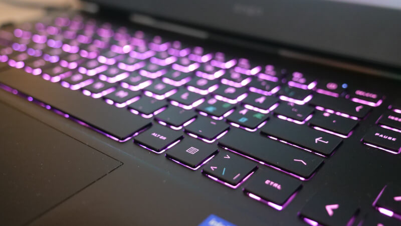 HP Omen 16 gamin laptop RGB tastatur.JPG